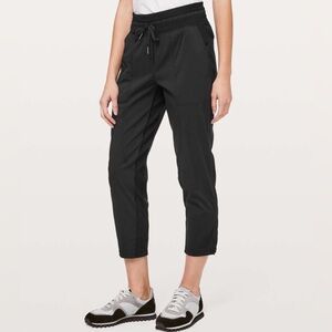 Lululemon dance studio crop *25” 8 black swift mid rise cropped pants 2020